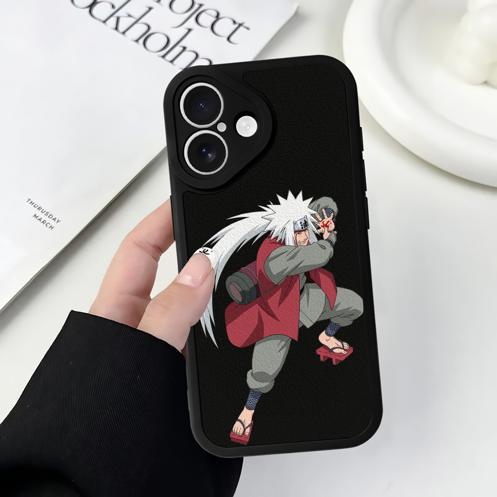 （画像用） NARUTO -ナルト- 自来也（じらいや） Jiraiya 【iPhone 16シリーズ対応】シリコンスマホケース（レザー調） 材質：シリコン